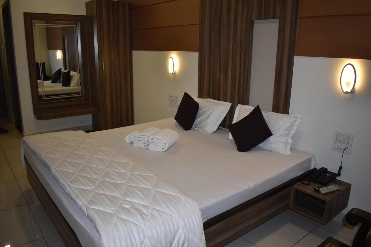 בהוי Hotel Shyam Palace מראה חיצוני תמונה
